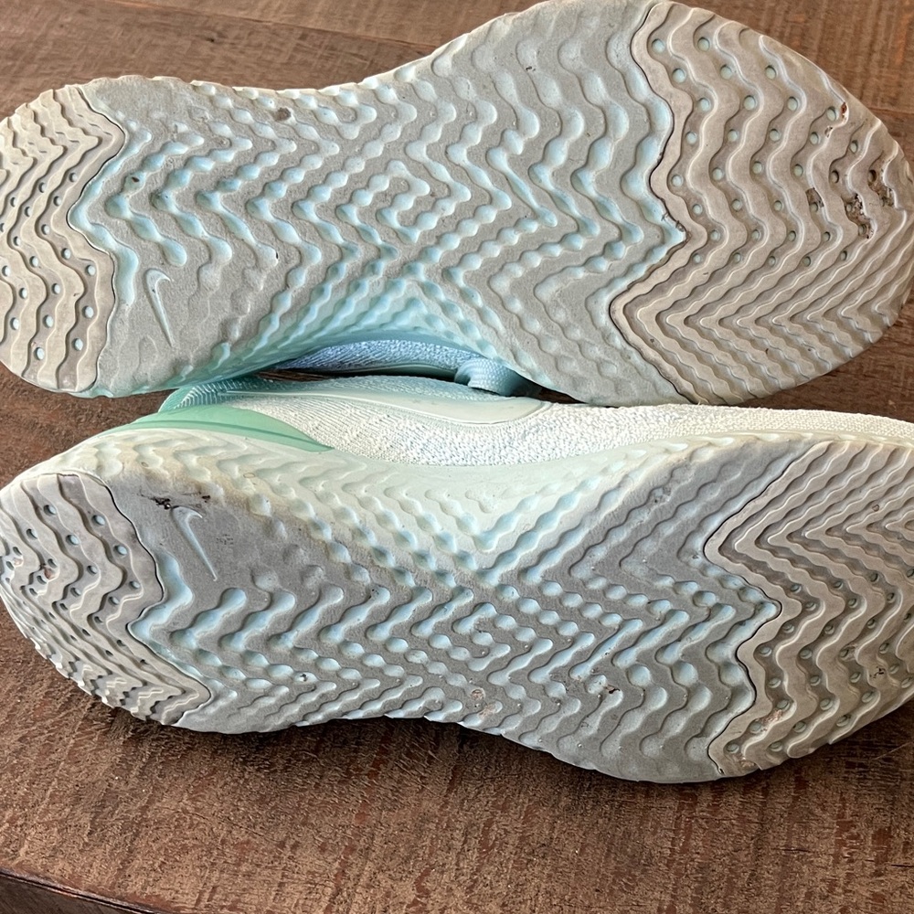 Nike Women's Mint Green/White Running Sneakers - Picture 10 of 10
